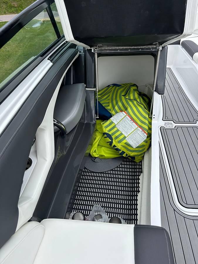 Used 2018 Monterey 224FS