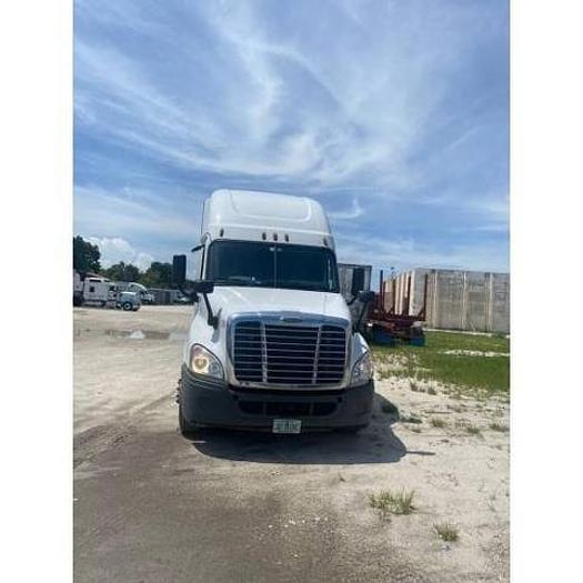 Used 2016 Freightliner Cascadia Sleeper