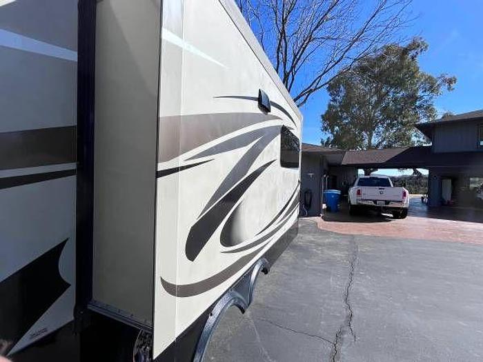 Used 2016 Jayco Pinnacle