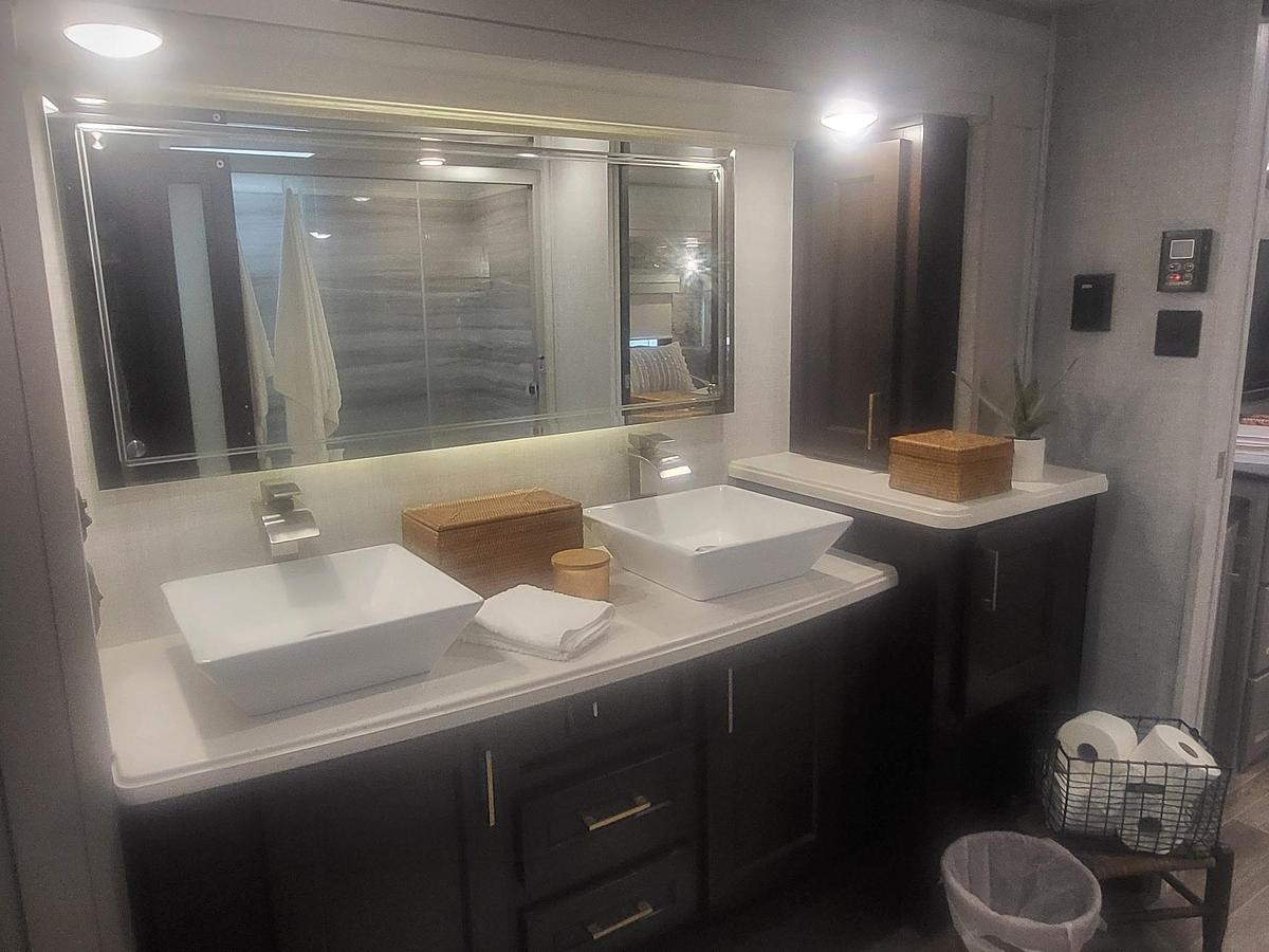 Used 2021 Forest River Palomino Columbus 1492 382FB