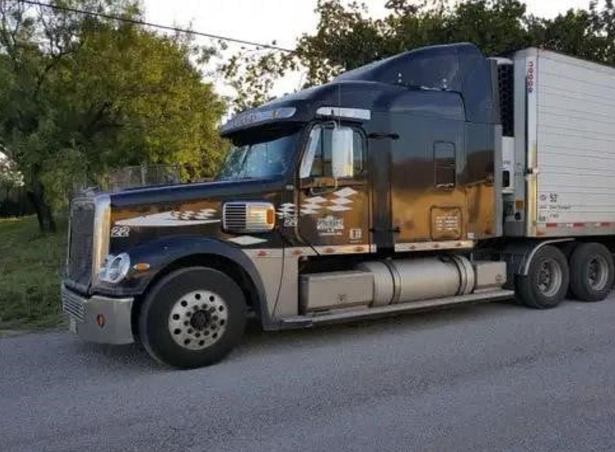 Used 2005 Freightliner Coronado 132 Sleeper Semi Truck