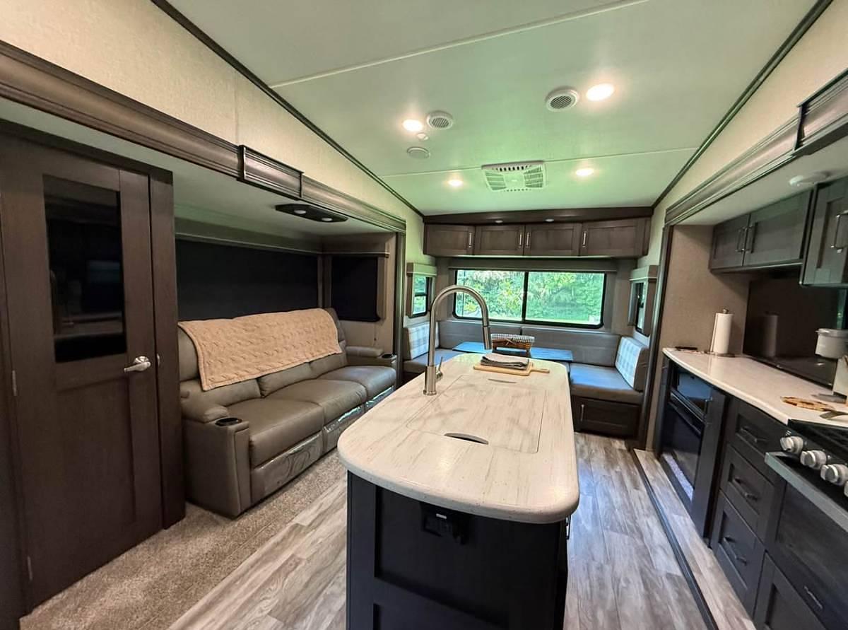 Used 2021 Grand Design Reflection 31MB