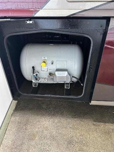 Used 2017 Fleetwood Discovery LXE 40G