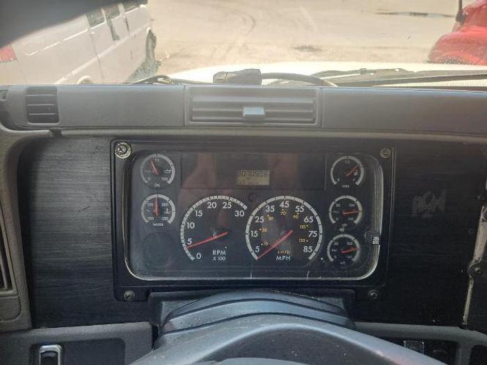 Used 2004 Freightliner COLUMBIA 120