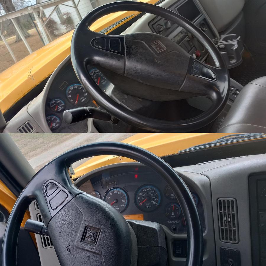 Used 2011 Petersen TL3 Lightning Loader Grapple Truck