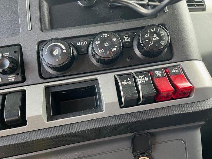Used 2022 KENWORTH T880