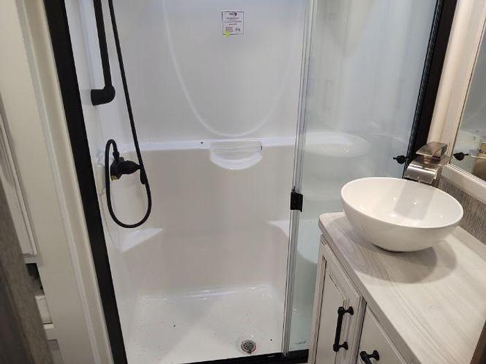 Used 2022 Keystone Montana 3855BR