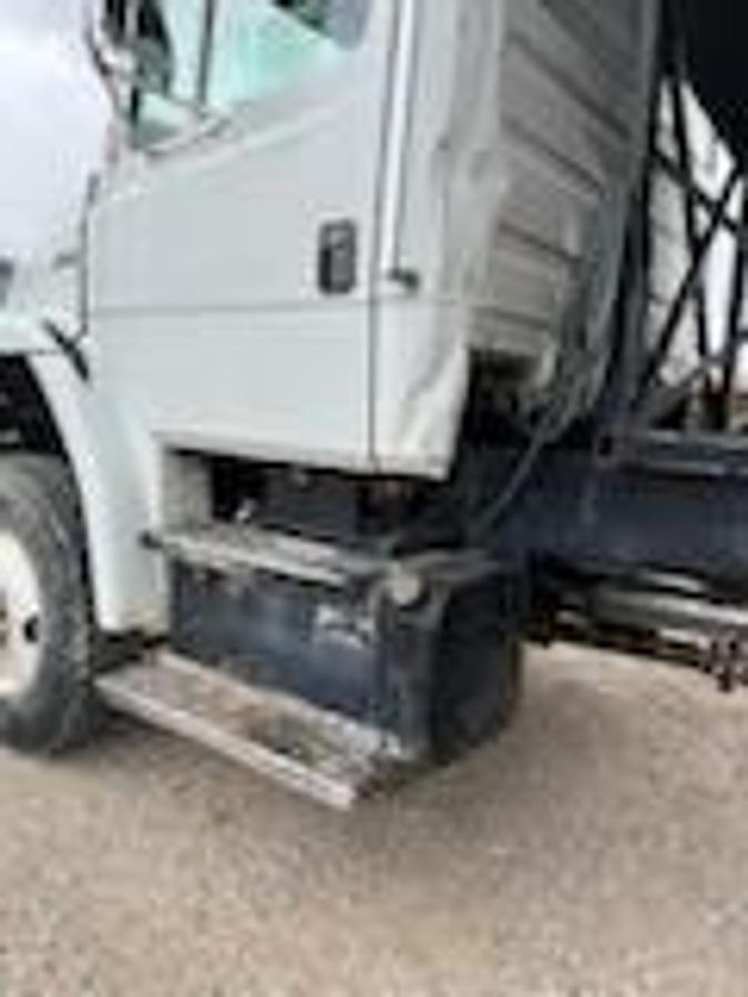 Used 2000 Freightliner FL80