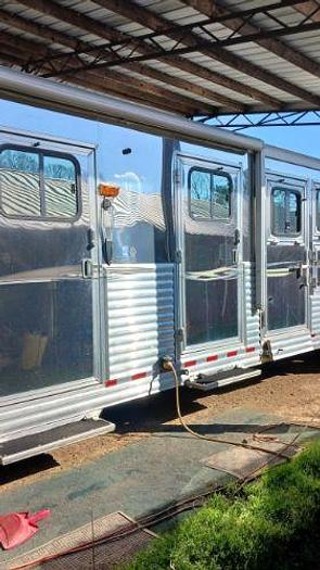 Used 2008 Dream Coach 3 Horse