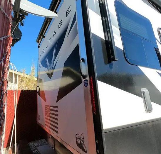 Used 2020 Dutchmen Voltage 3635