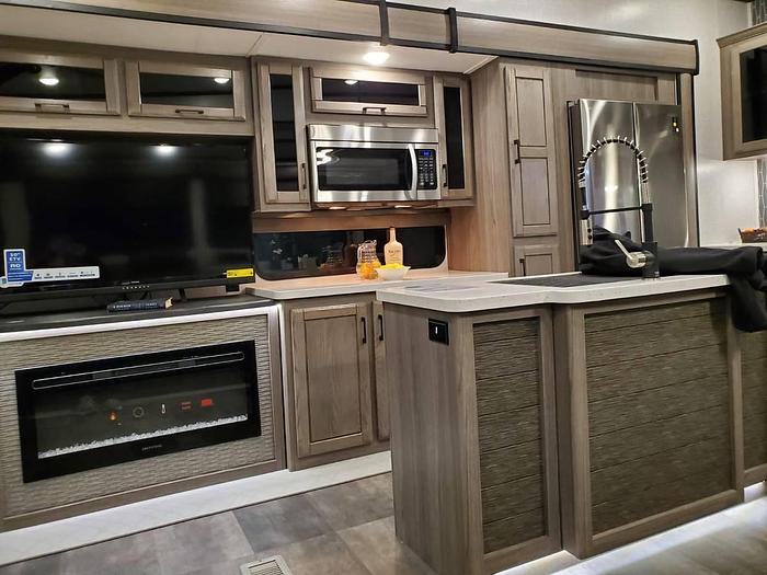 Used 2022 CrossRoads Cameo CE3891MK Fifth Wheel