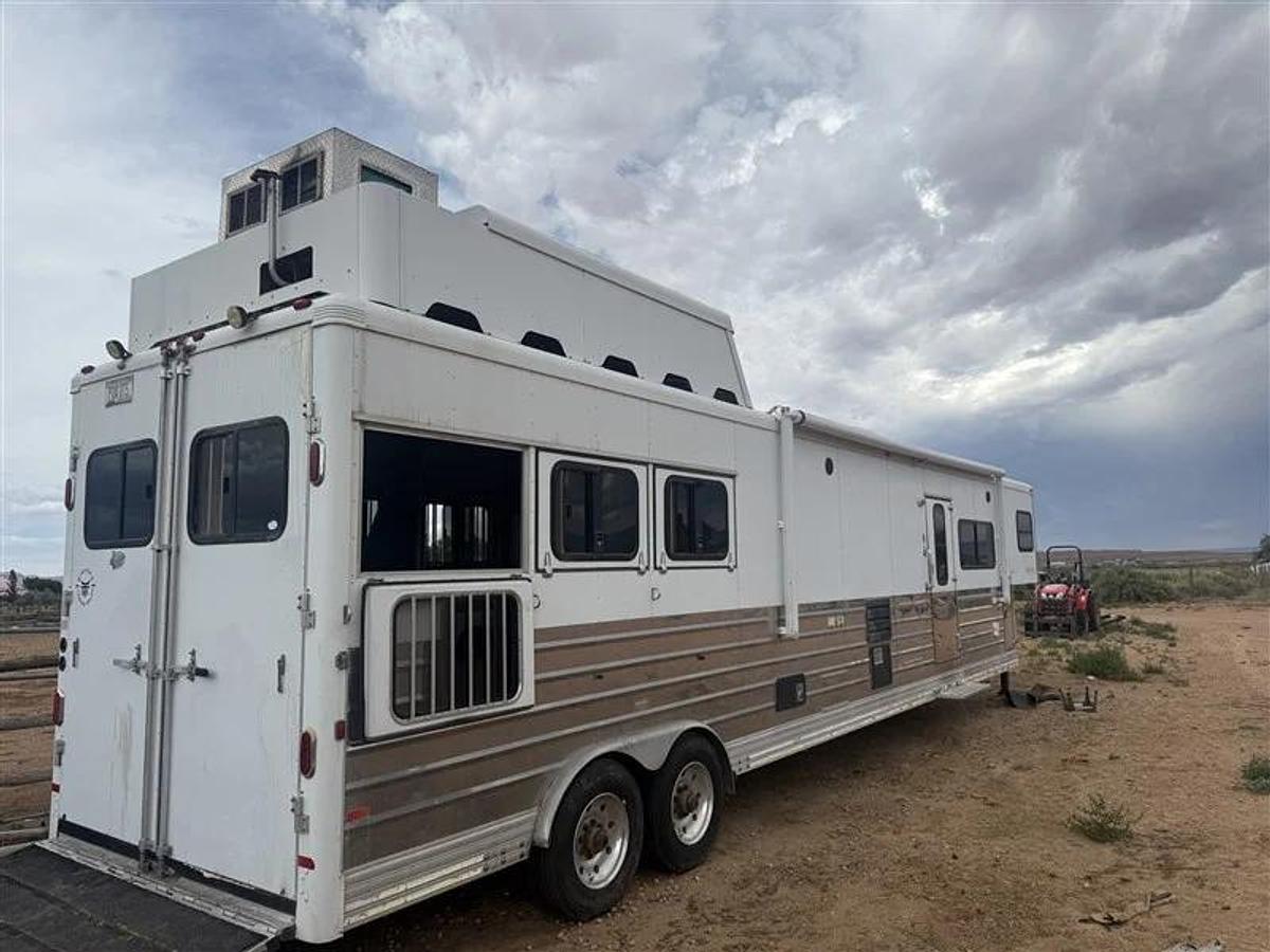Used 2006 Sundowner 8018 3 Horse
