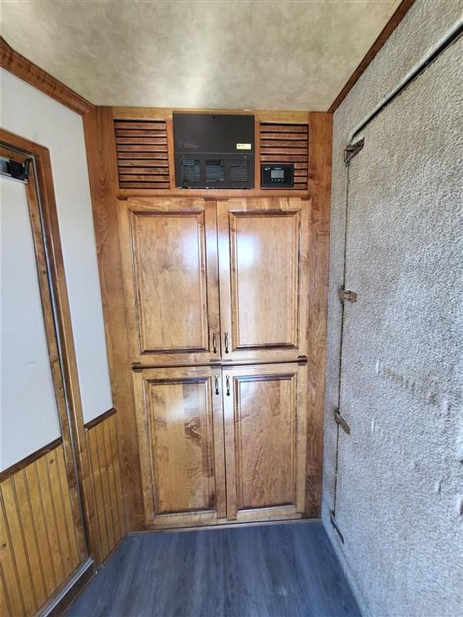 Used 2004 Sooner Horse Trailer