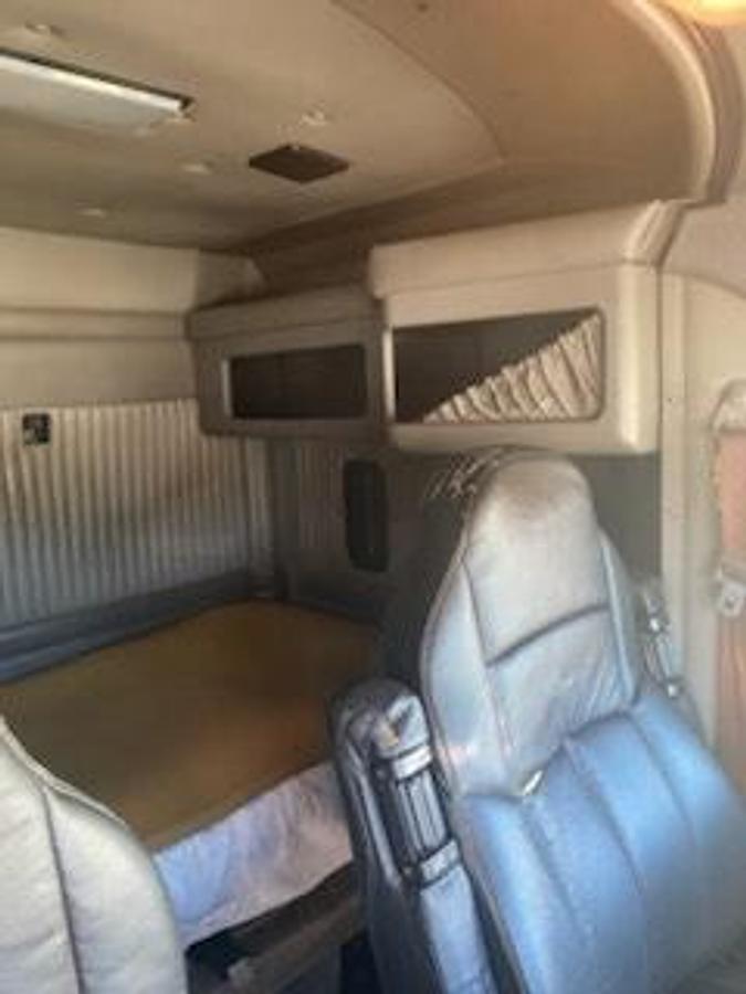 Used 2012 Kenworth T800 Sleeper Truck