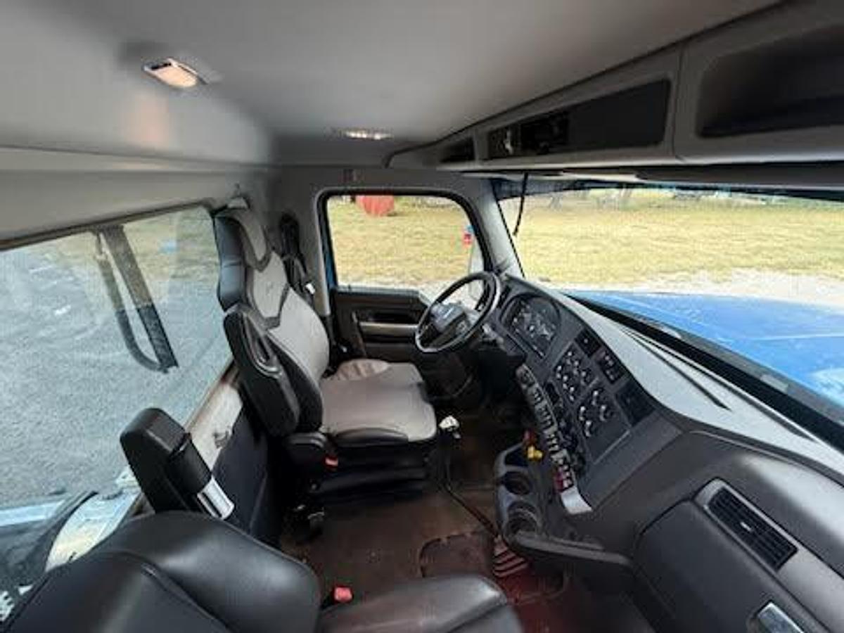 Used 2022 Kenworth W900 Day Cab Semi Truck