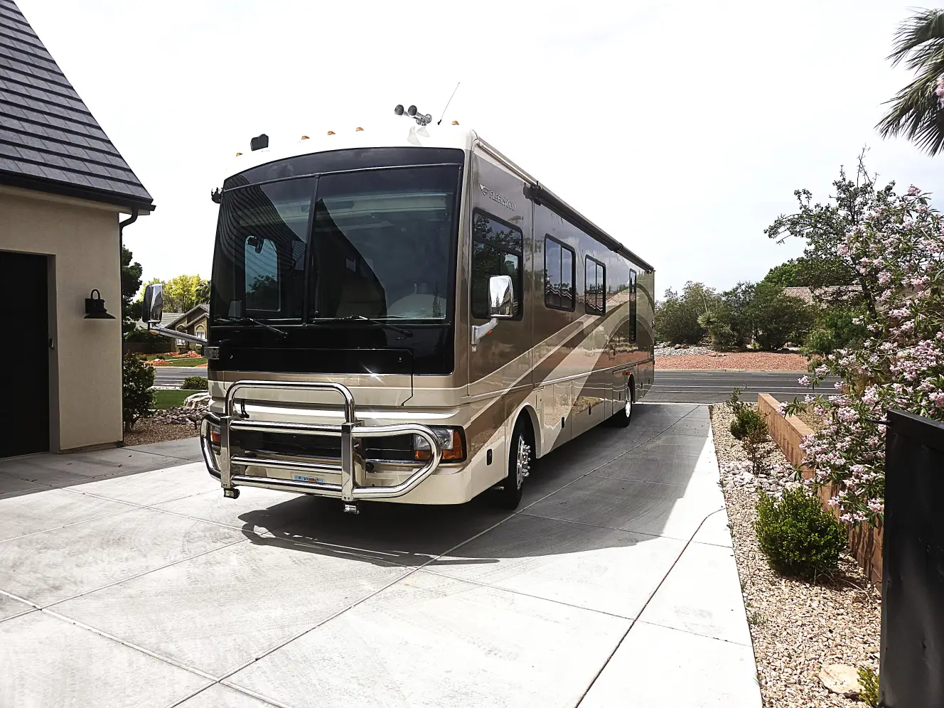 Used 2007 Fleetwood Discovery 39V