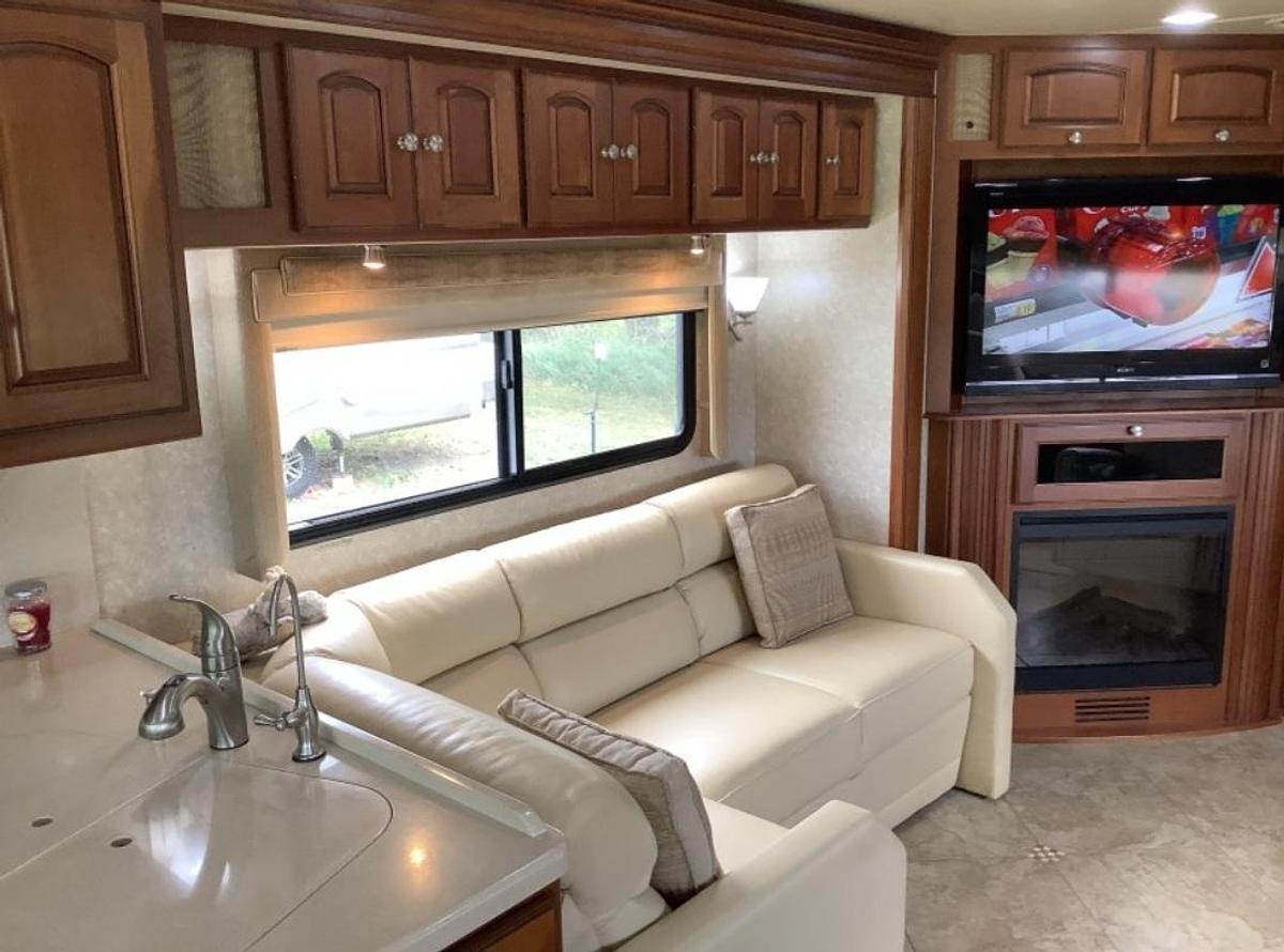 Used 2010 Winnebago Tour 42AD