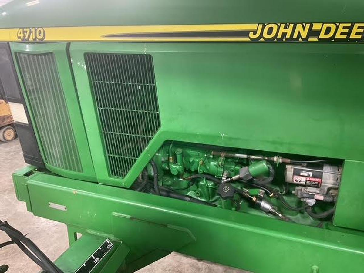 Used 2001 John Deere 4710 Self Propelled Sprayer