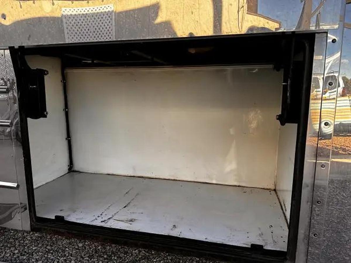 Used 2005 Kingsley Custom Coach