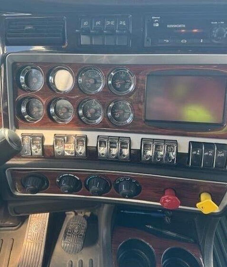 Used 2019 Kenworth T800 Conventional Sleeper Semi