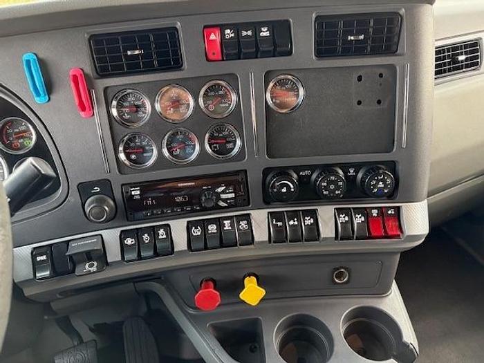 Used 2021 Kenworth T880 Sleeper Semi Truck