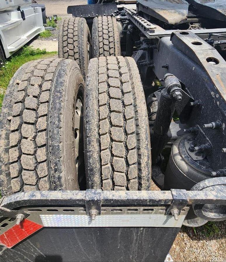 Used 2023 Freightliner Cascadia 126