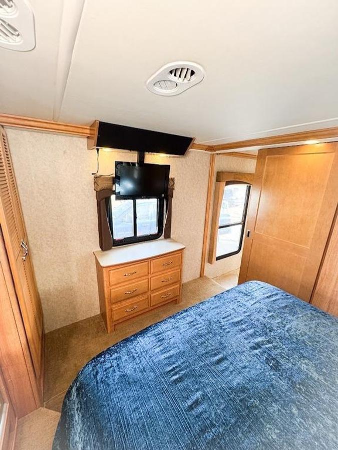 Used 2010 Fleetwood Discovery 40X