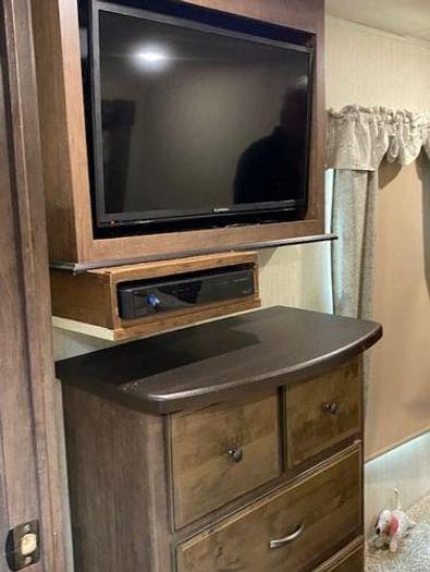 Used 2018 Forest River Sandpiper 378FB