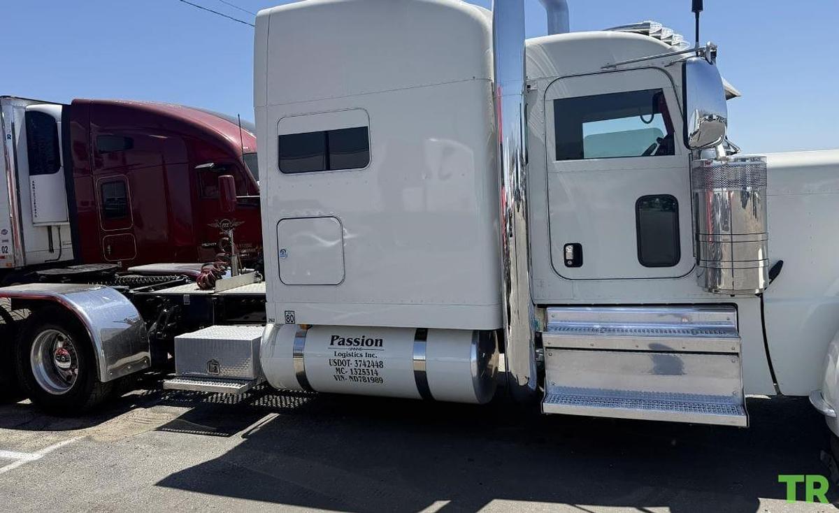 Used 2022 Peterbilt 389
