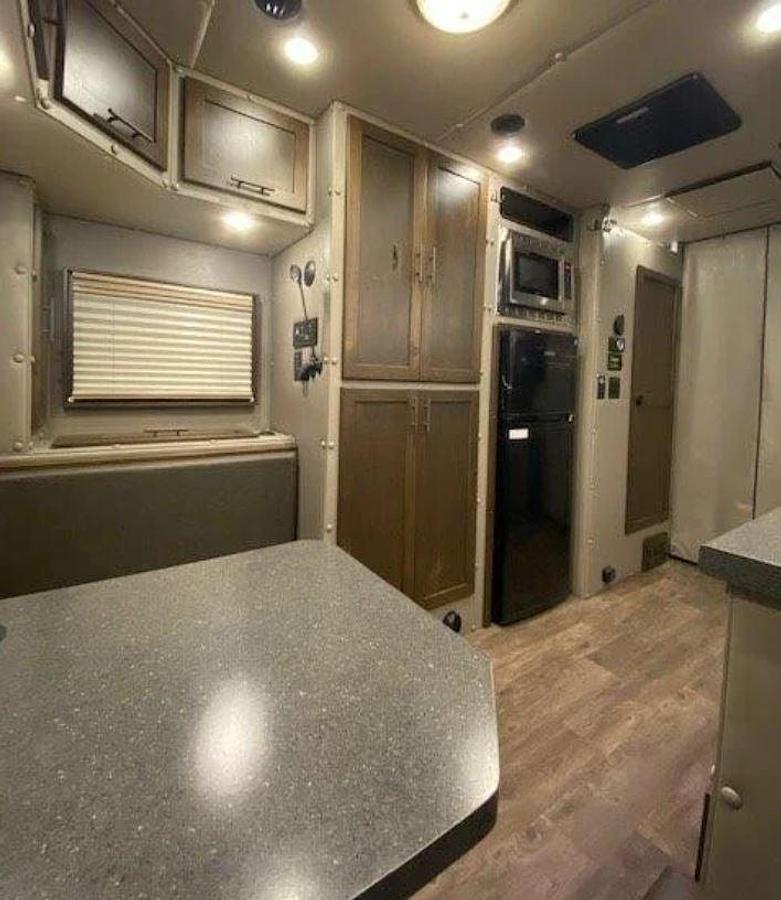 Used 2021 Volvo VNL64T300