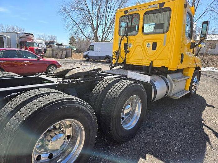 Used 2015 Freightliner Cascadia 125
