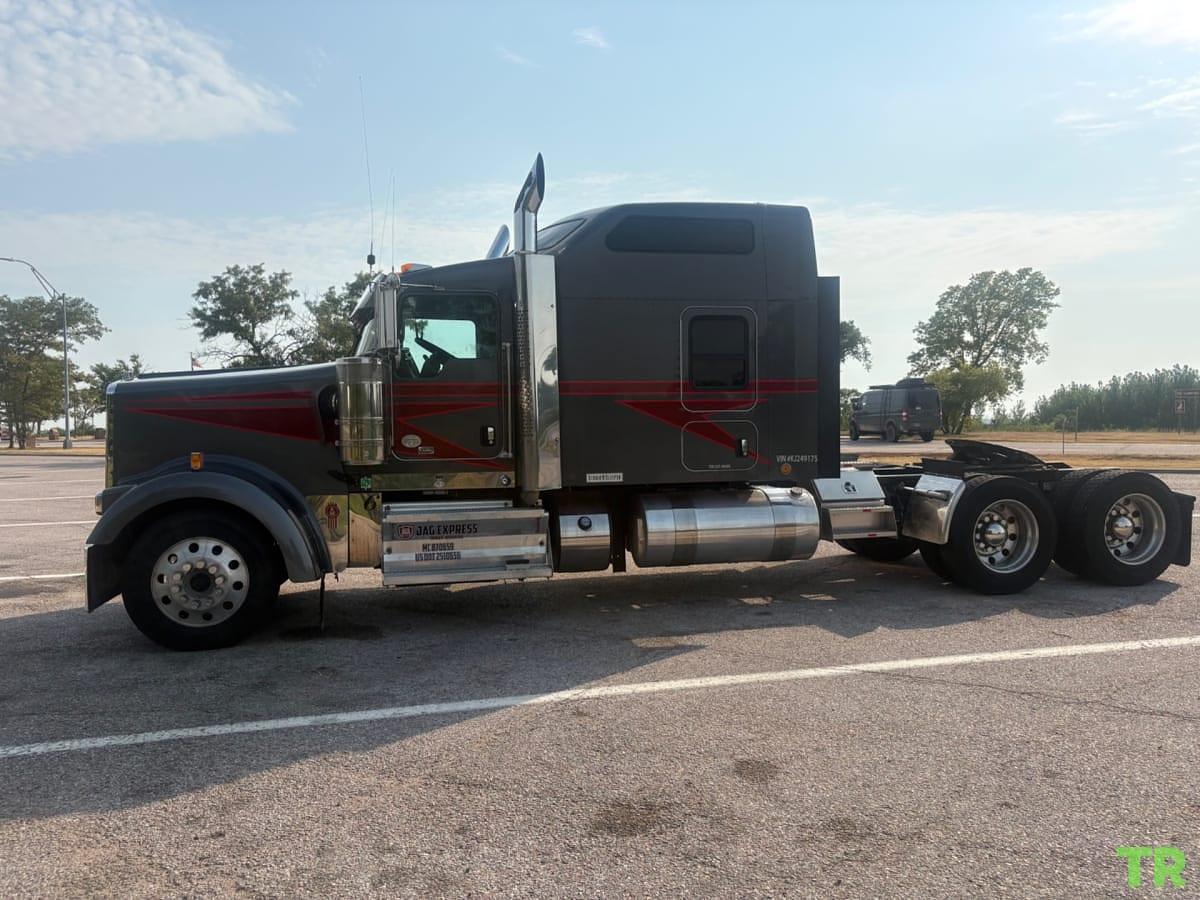 Used 2019 Kenworth W900L