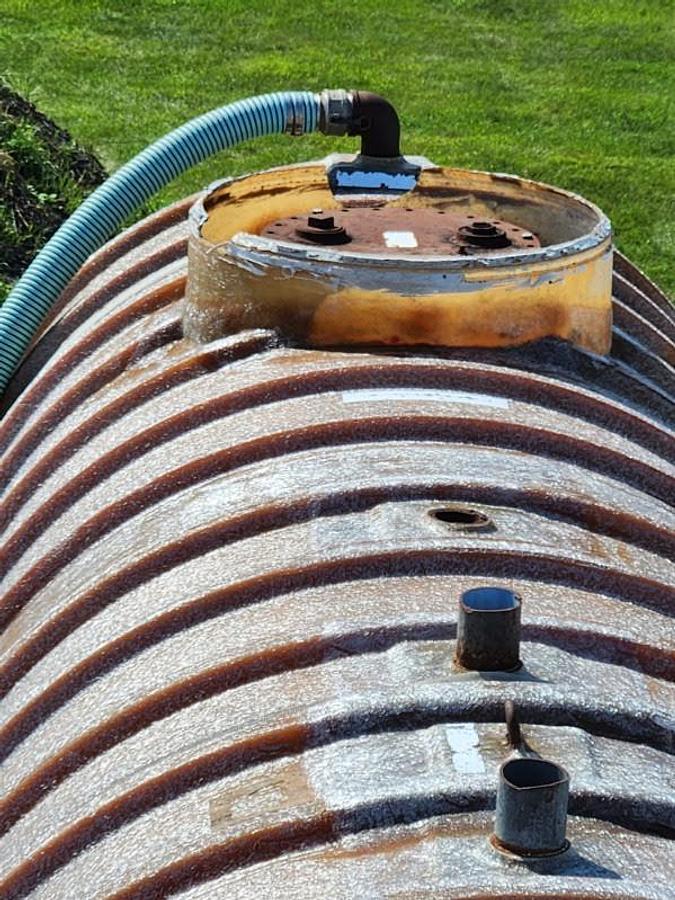 Used 1984 Fontaine Trailer with Dual Compartment Fiberglass Tank