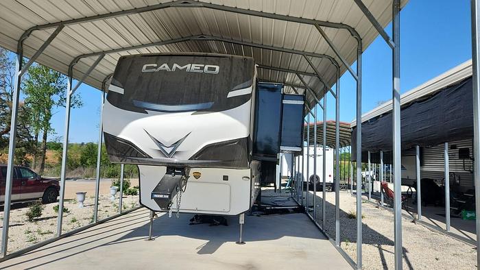 Used 2022 CrossRoads Cameo CE3891MK Fifth Wheel