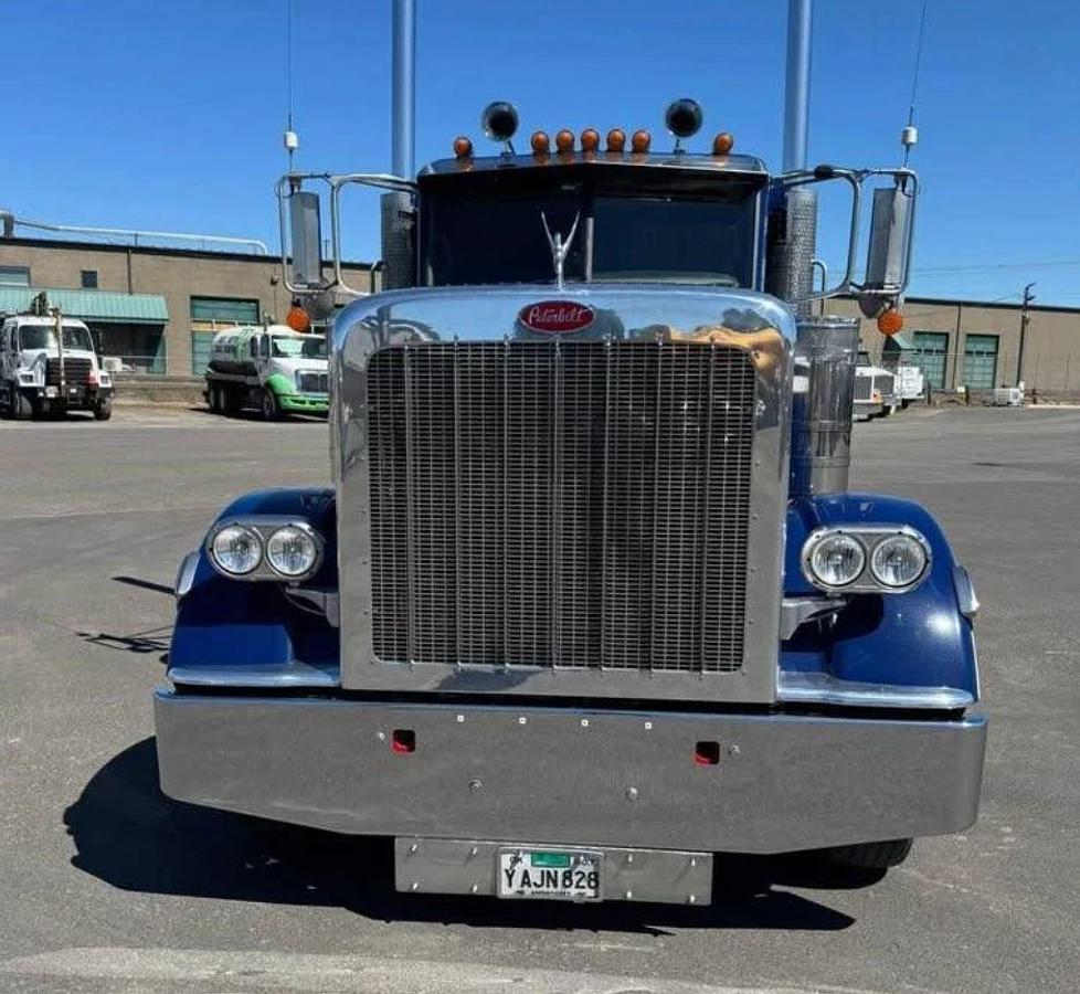 Used 2022 Peterbilt 389