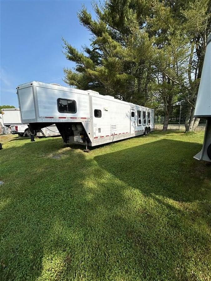 Used 2001 Jamco 4 Horse Slant