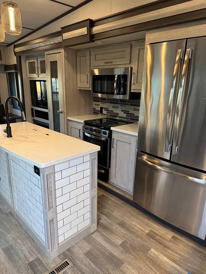 Used 2021 Keystone Montana High Country 331RL