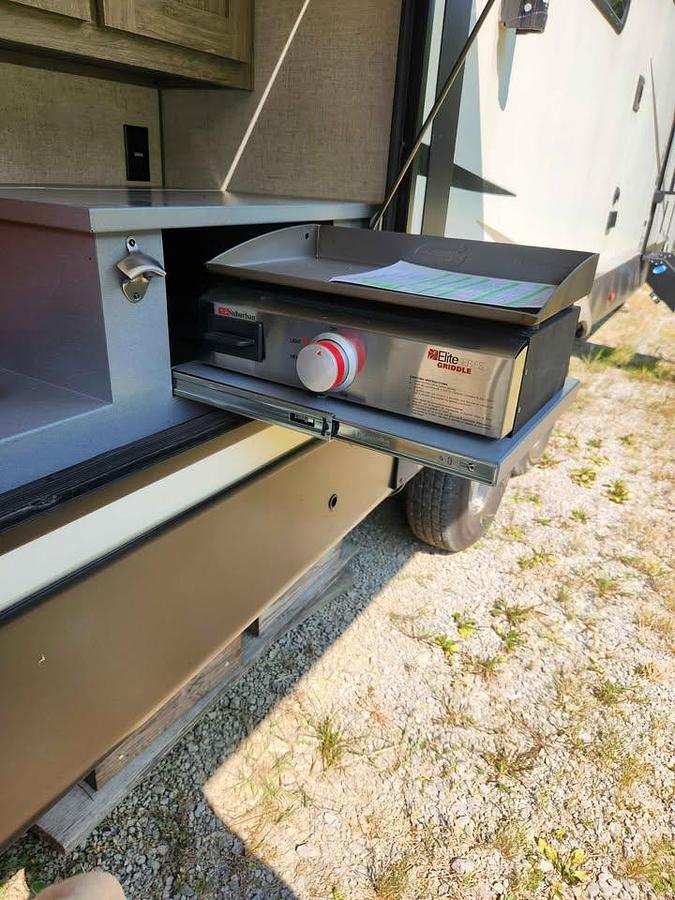 Used 2021 Forest River Wildwood Heritage Glen 356QB Fifth Wheel