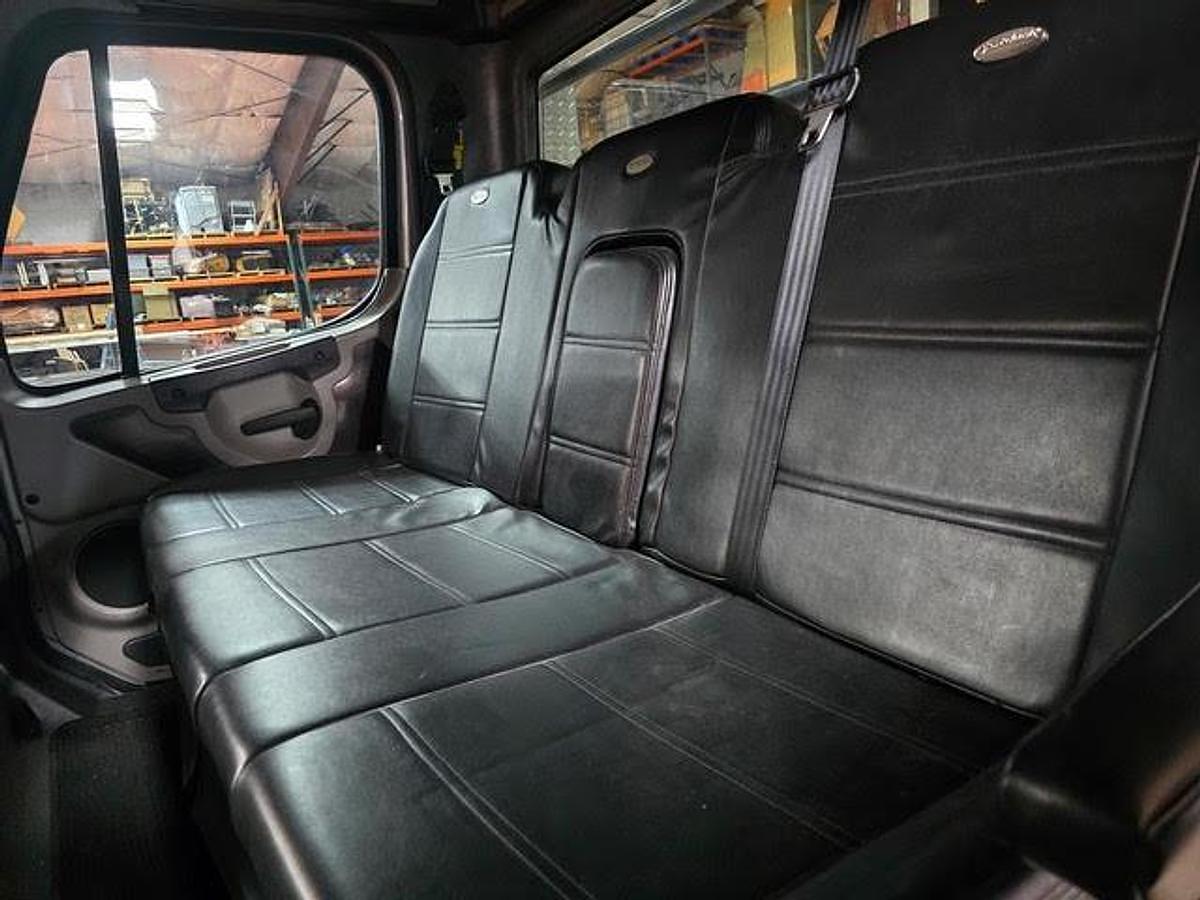 Used 2014 Freightliner Sport Chassis w/ 40' TPD Gooseneck Stacker