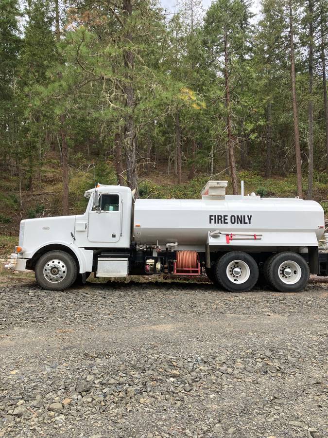 Used 1995 Peterbilt Water Truck