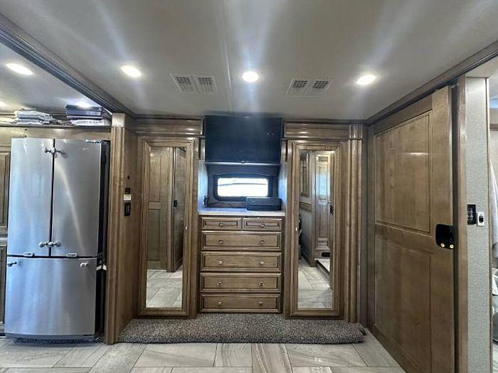 Used 2019 Fleetwood Discovery LXE 40M