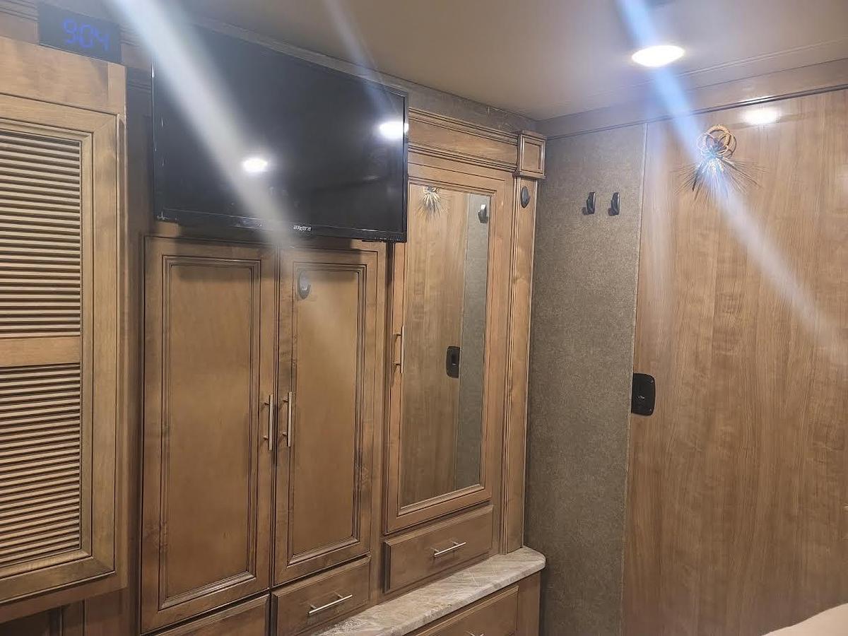 Used 2020 Thor Motor Coach Miramar 37.1 Class A Motorhome