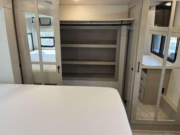 Used 2023 Palomino Columbus 379MB