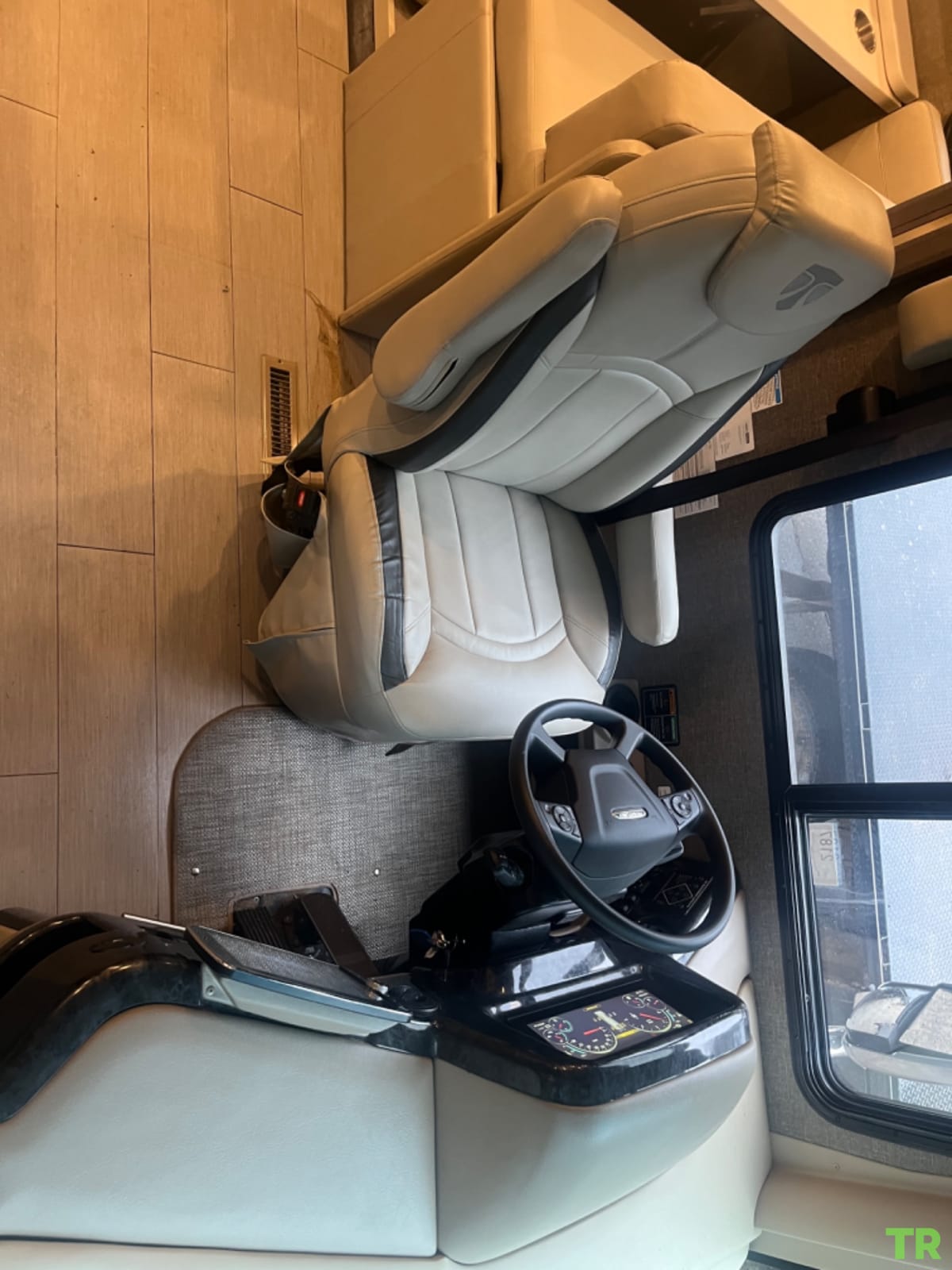 Used 2022 Thor Palazzo 33.5 | Diesel Pusher | Bath & a Half | Bunkhouse | Only 7,200 Miles | Private Owner