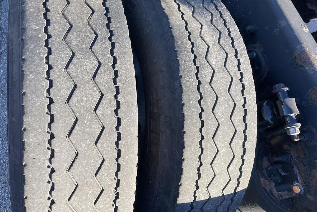 Used 2019 FREIGHTLINER CASCADIA 126