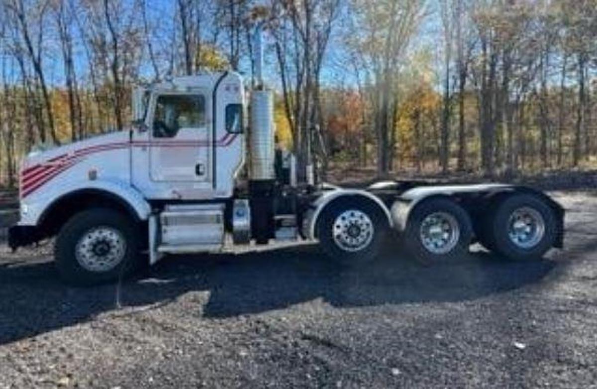 Used 2014 Kenworth T800 Day Cab