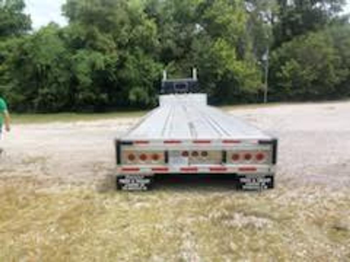 Used 2010 Reitnouer Step Deck Trailer