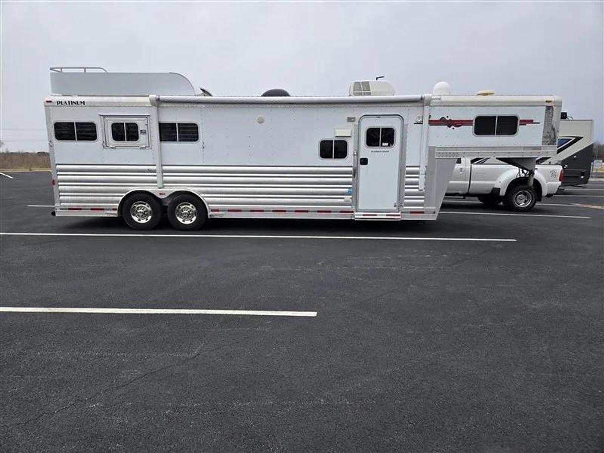 Used 2012 Platinum Coach 3 Horse LQ