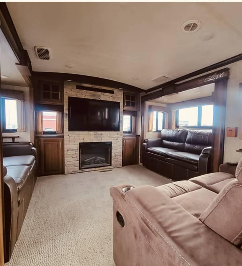 Used 2016 Keystone Montana 3791RD