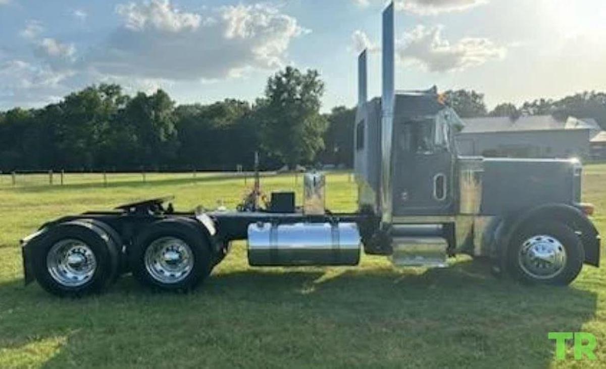 Used 2002 Peterbilt 379 Day Cab
